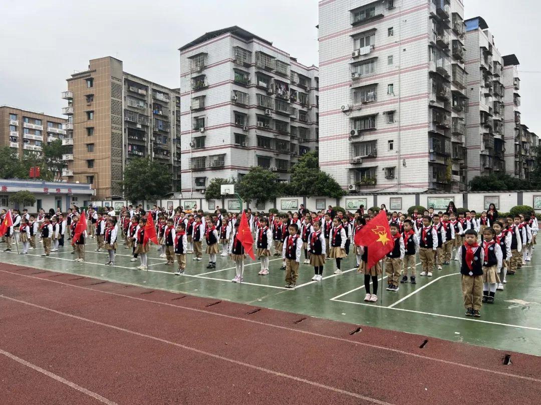 恐怖黎明小斧头最新版，生存冒险新篇章探索之旅